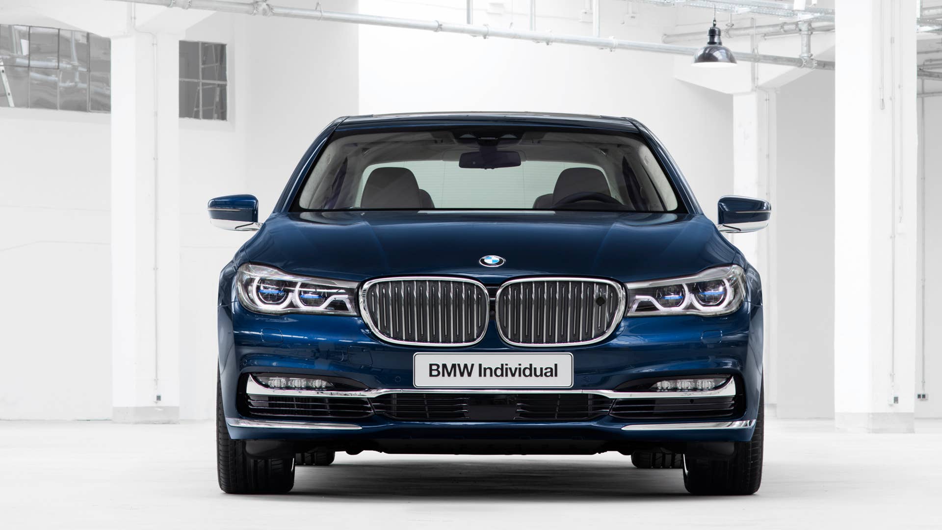 BMW M760i xDrive The Next 100 Years Edition front studio