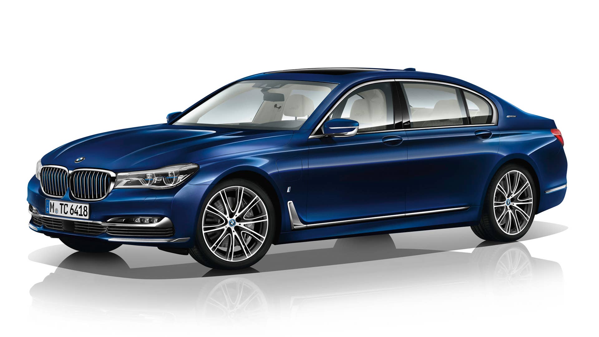 BMW M760i xDrive The Next 100 Years Edition front 3/4 white