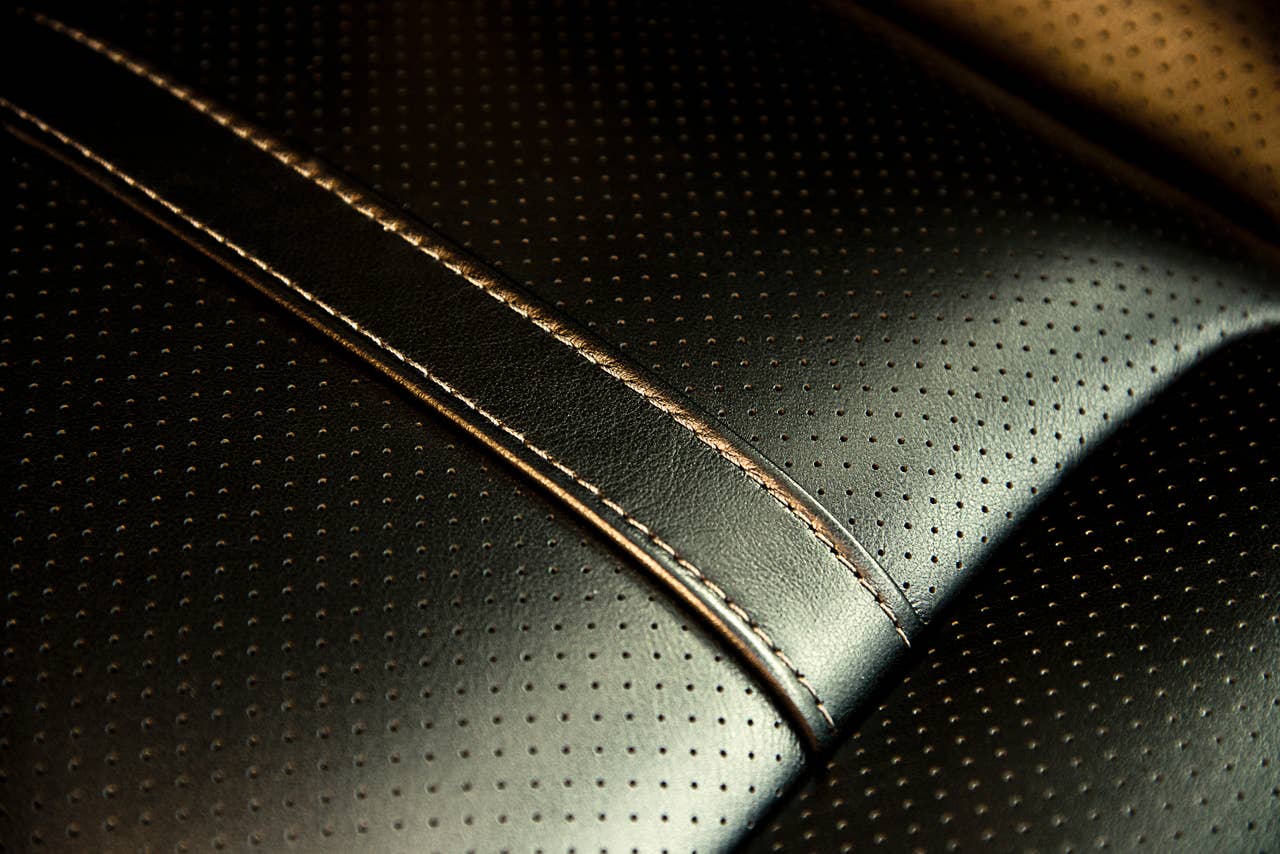 2013 Chrysler 300C John Varvatos Edition rear seat detail