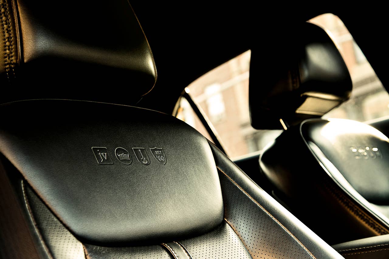 2013 Chrysler 300C John Varvatos Edition front seat detail