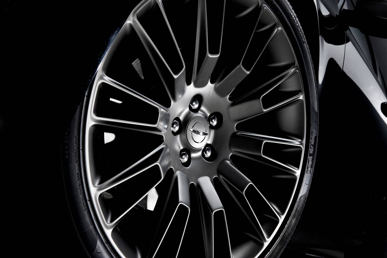 2013 Chrysler 300C John Varvatos Edition wheel detail