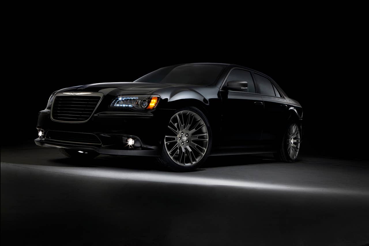 2013 Chrysler 300C John Varvatos Edition front 3/4