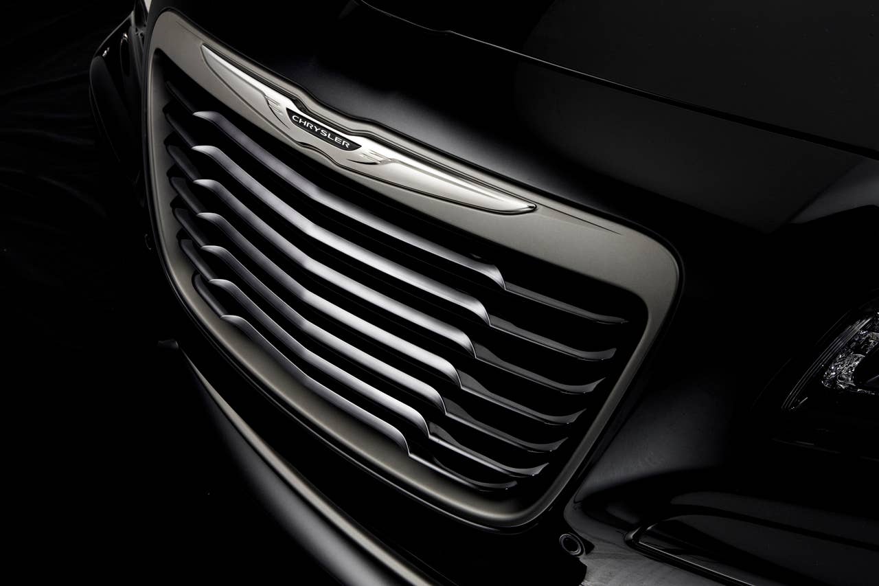 2013 Chrysler 300C John Varvatos Edition grille detail