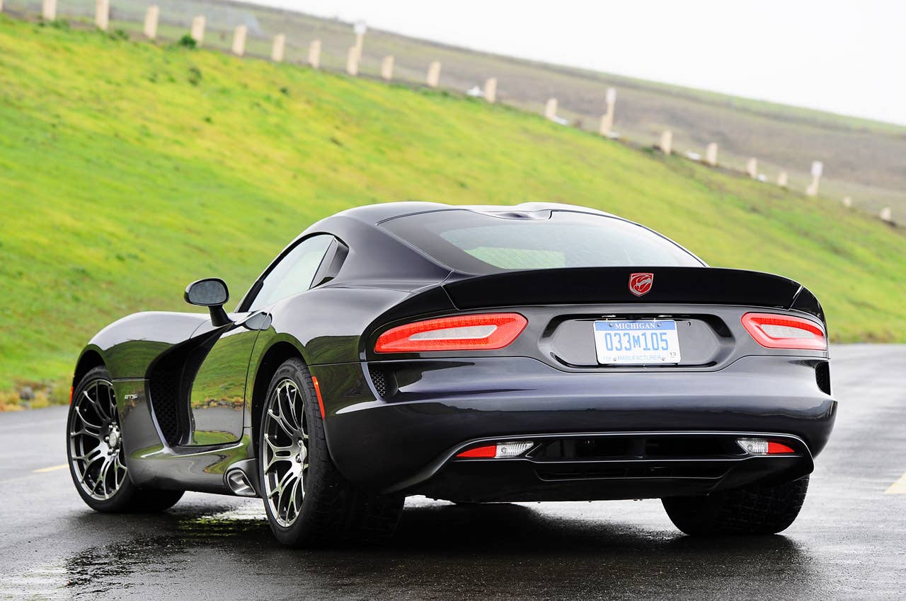 2013 SRT Viper rear 3/4 view