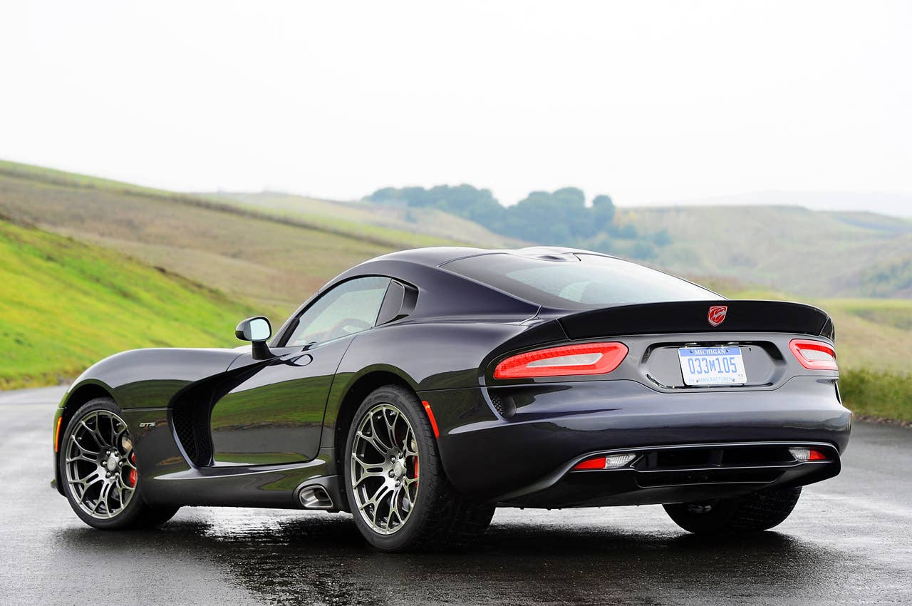 2013 SRT Viper rear 3/4 view