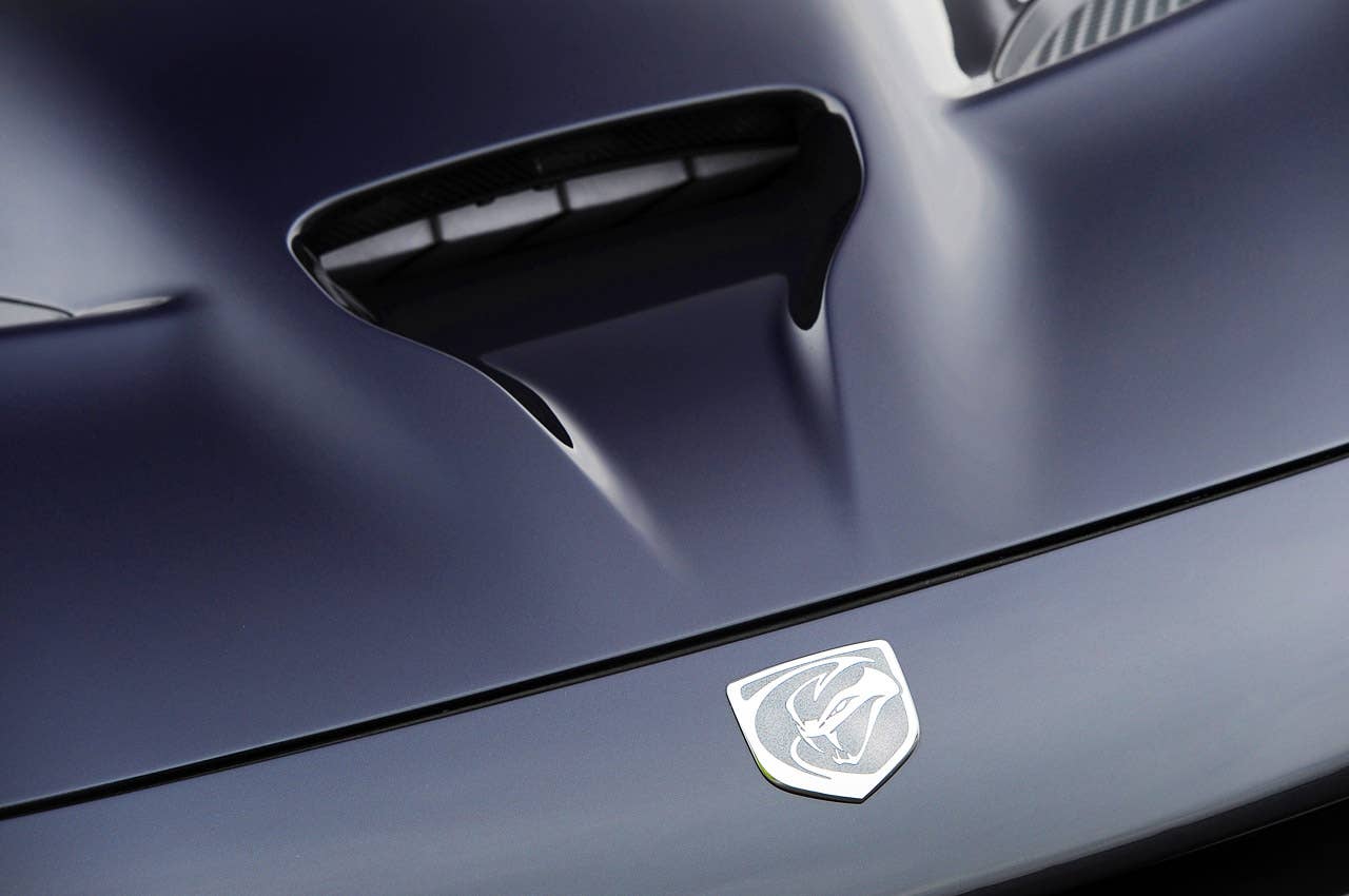 2013 SRT Viper hood scoop