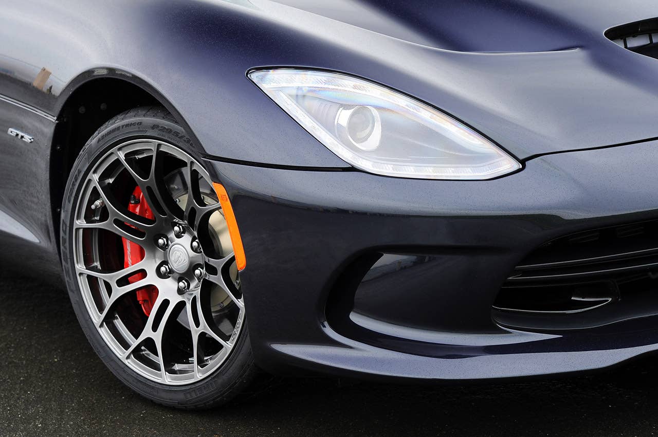 2013 SRT Viper front fender