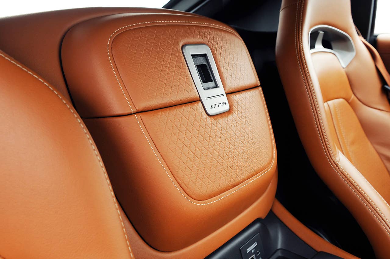 2013 SRT Viper center storage