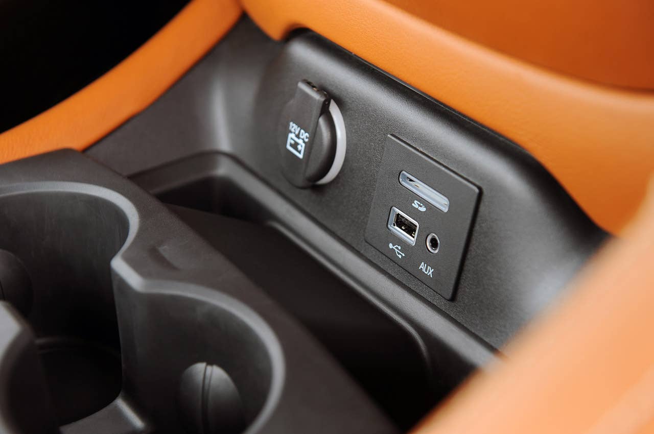 2013 SRT Viper AUX and USB input