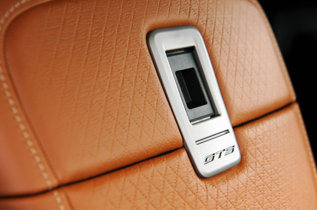 2013 SRT Viper center storage