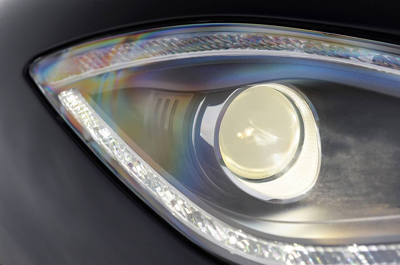 2013 SRT Viper headlight detail