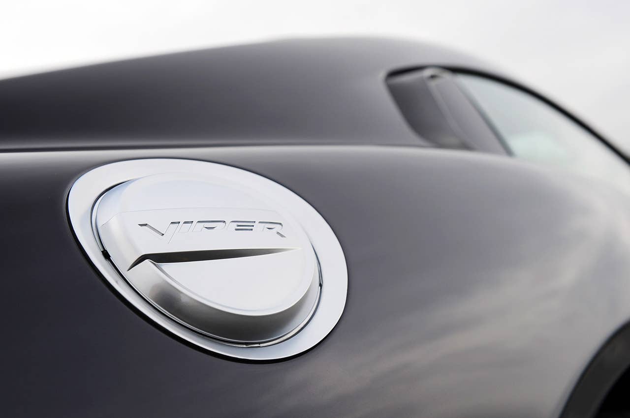 2013 SRT Viper fuel door