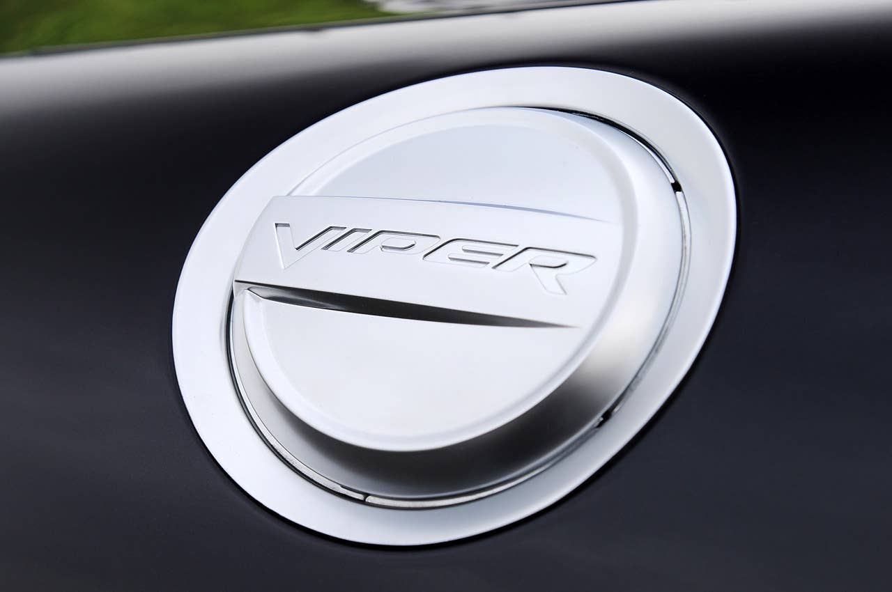 2013 SRT Viper fuel door