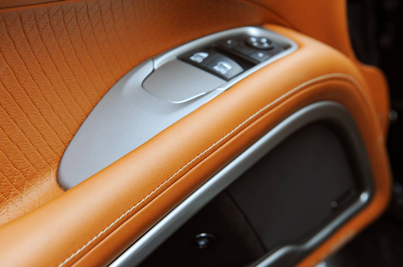 2013 SRT Viper door trim
