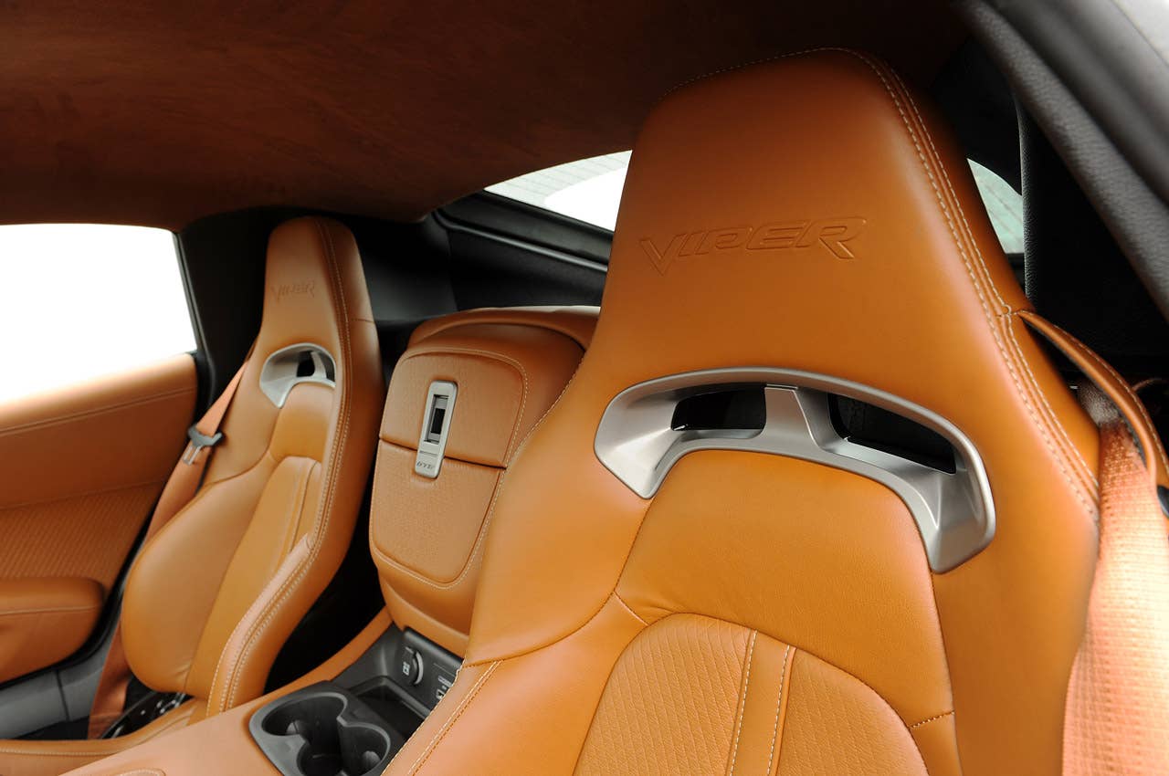 2013 SRT Viper seats