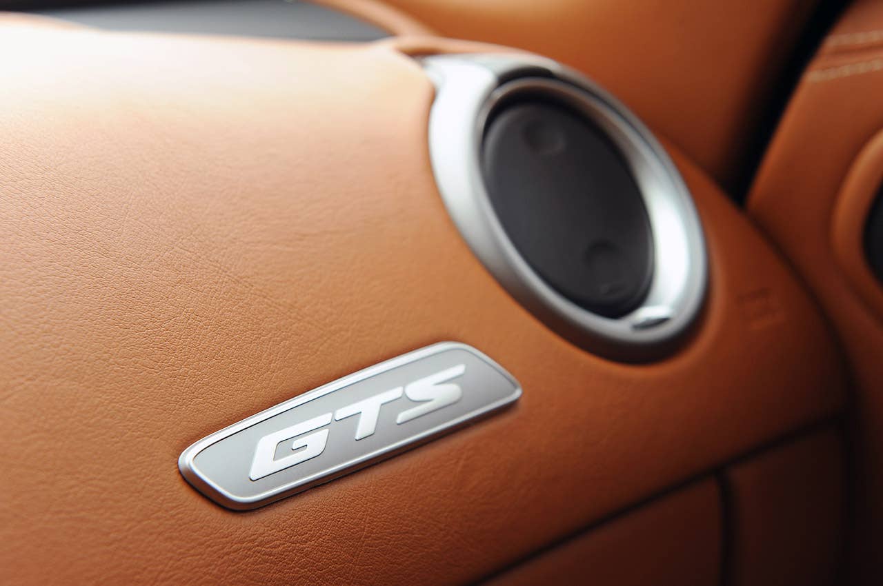 2013 SRT Viper badge