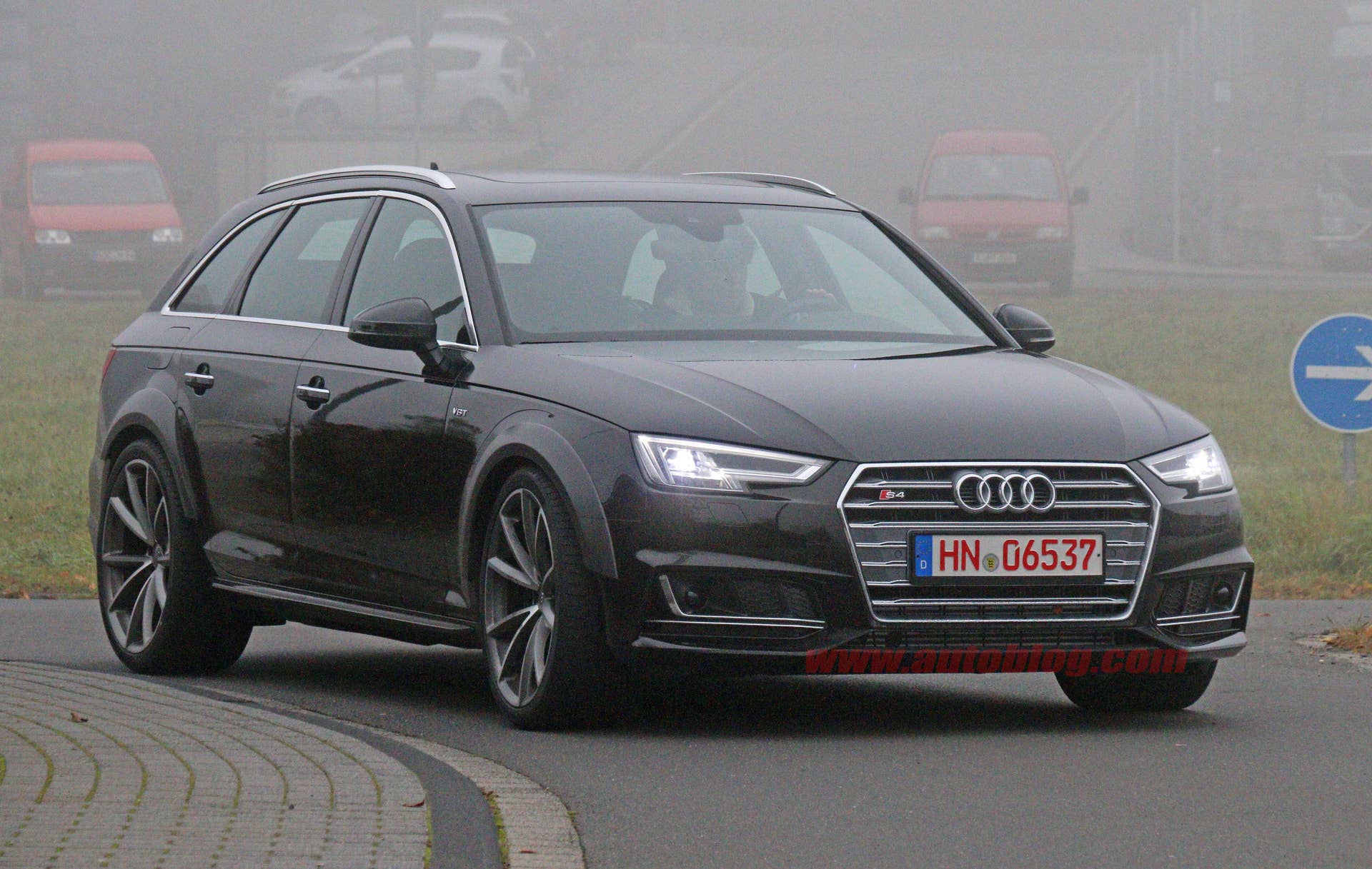 2017 Audi RS4 Avant front 3/4