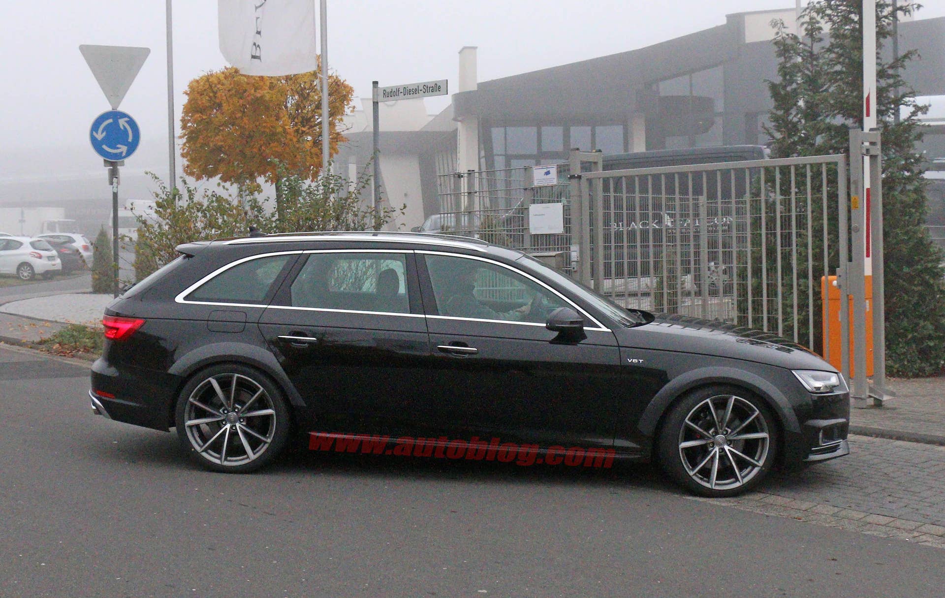 2017 Audi RS4 Avant prototype side