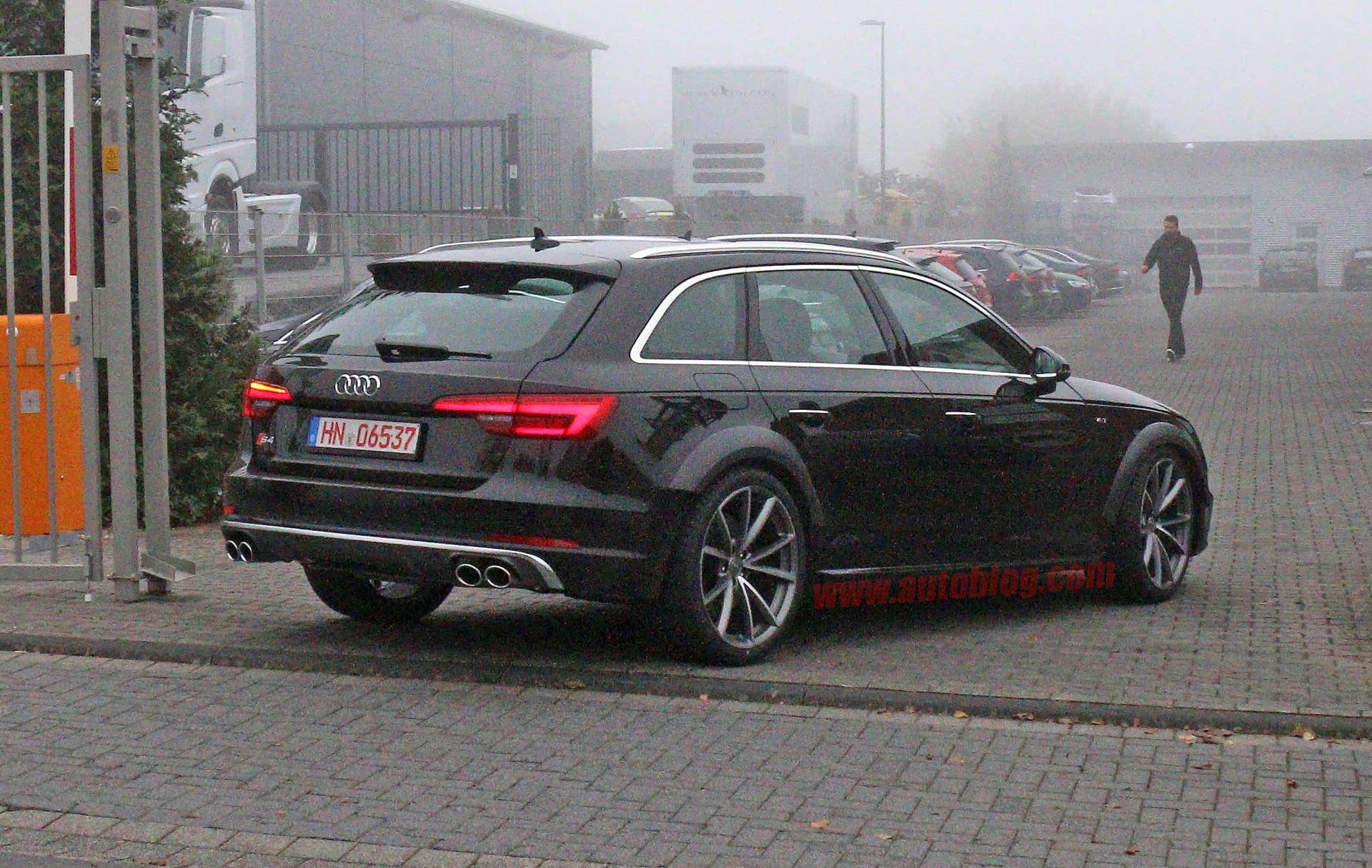 2017 Audi RS4 Avant spied rear 3/4