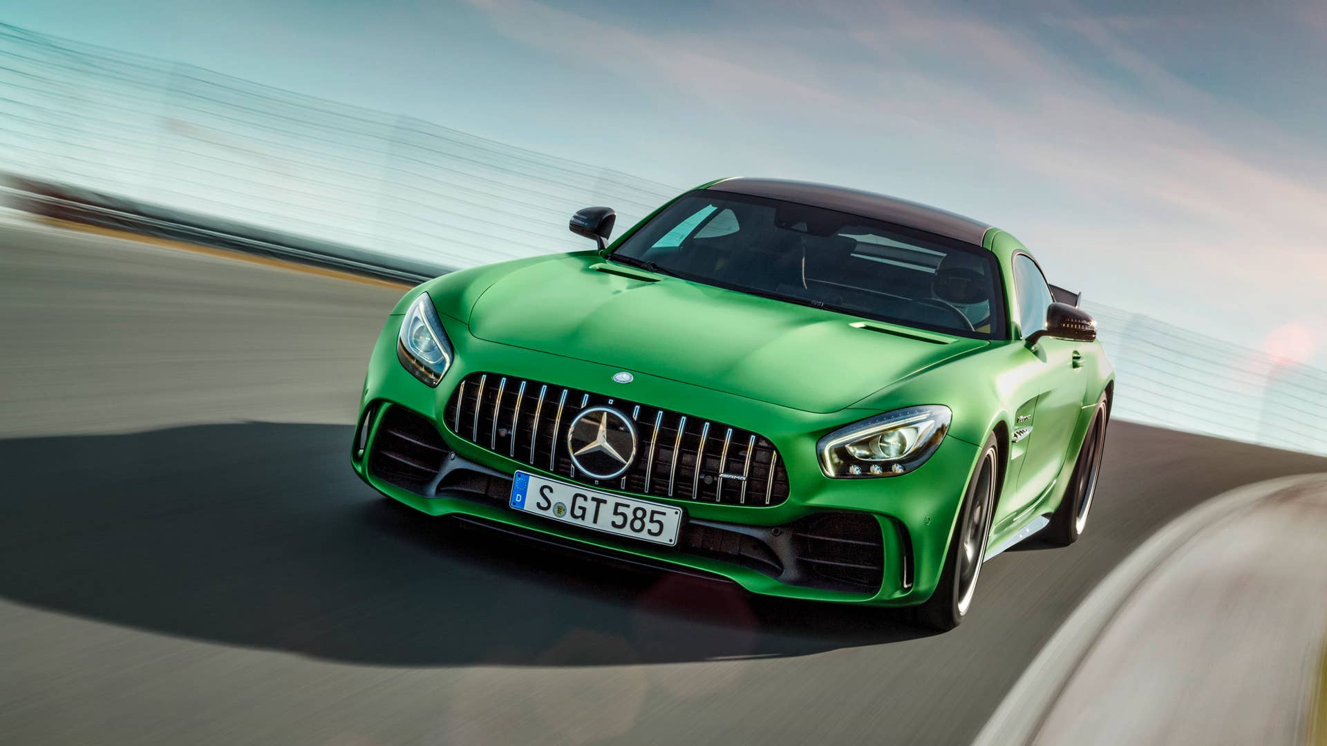 2018 Mercedes-AMG GT R front motion