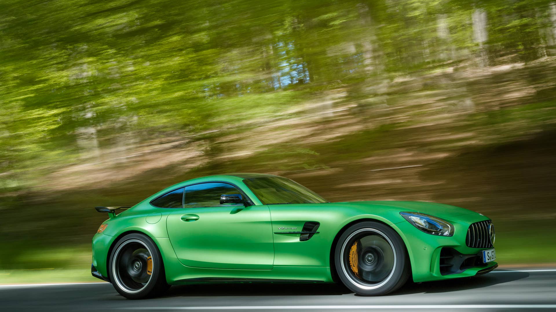 2018 Mercedes-AMG GT R side view