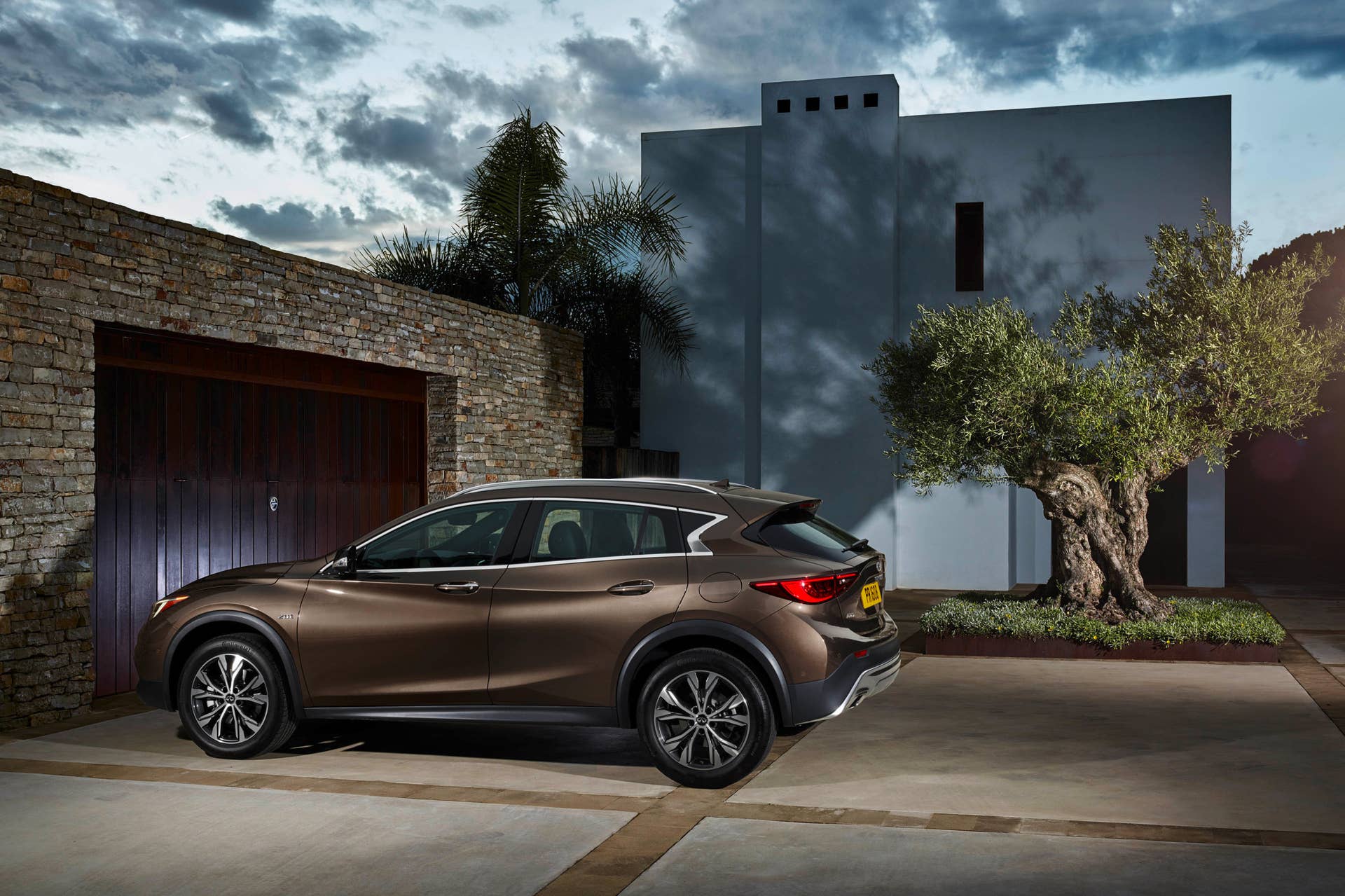 2017 Infiniti QX30 rear 3/4 parked