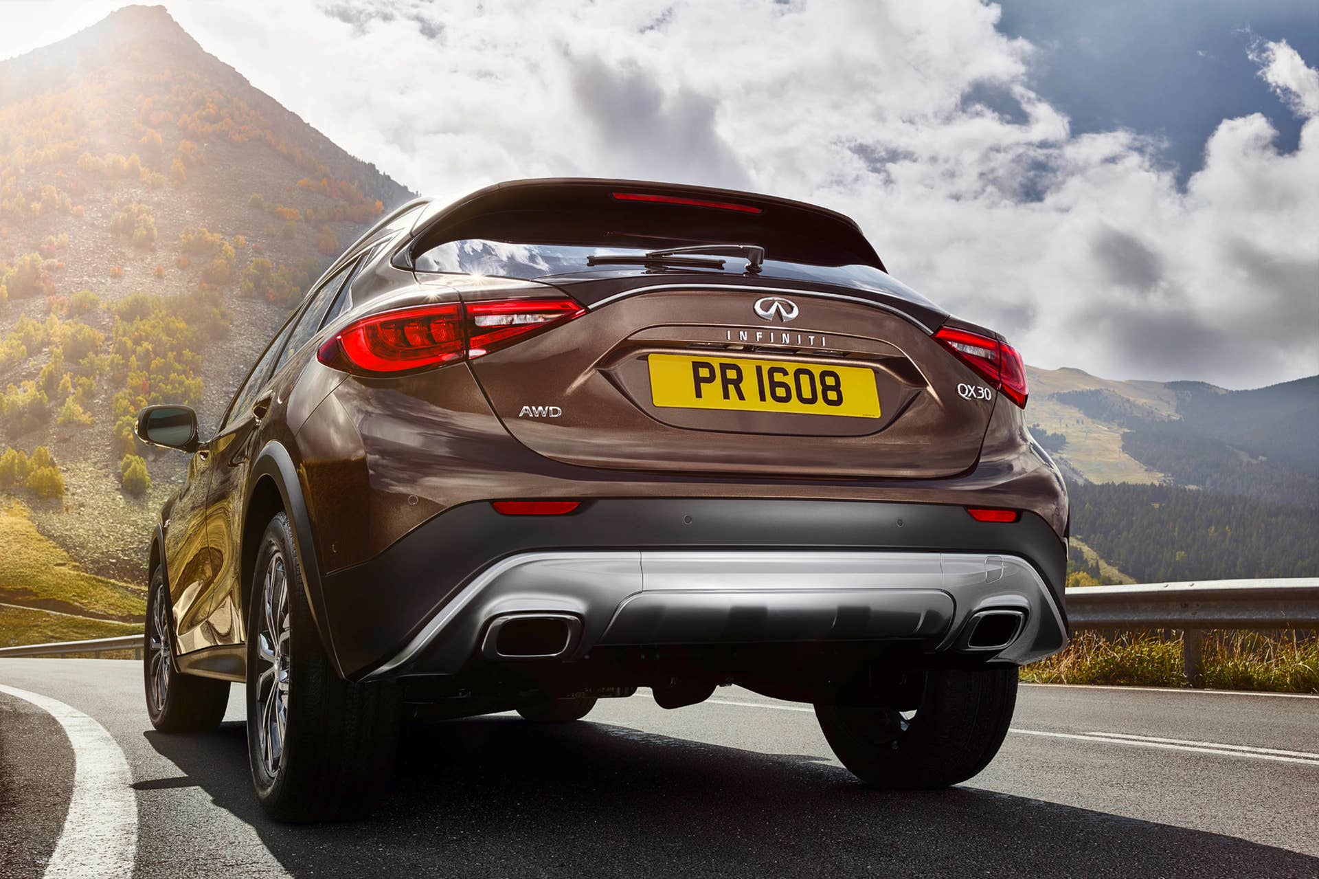 Infiniti QX30 rear 3/4