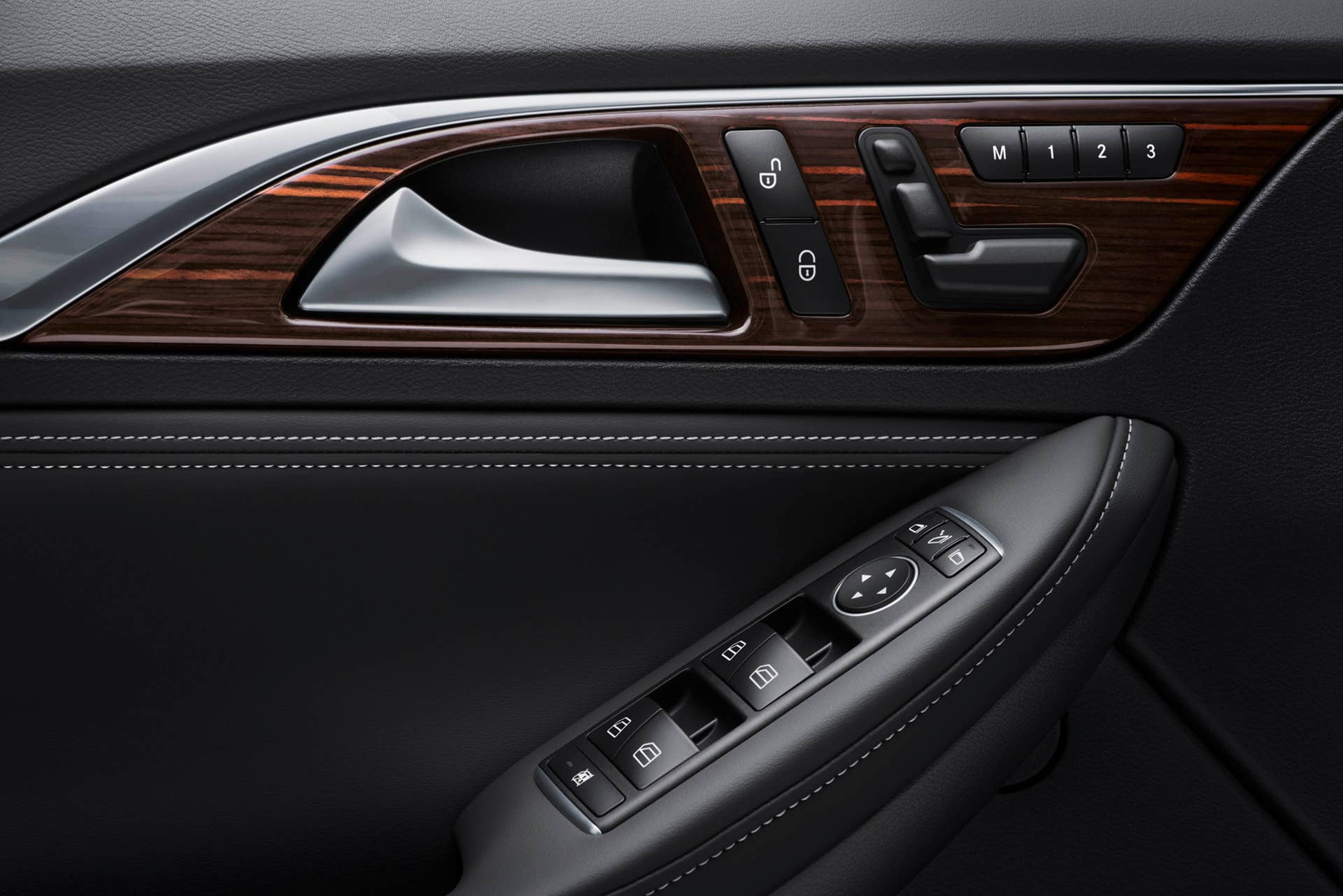 2017 Infiniti QX30 door handle
