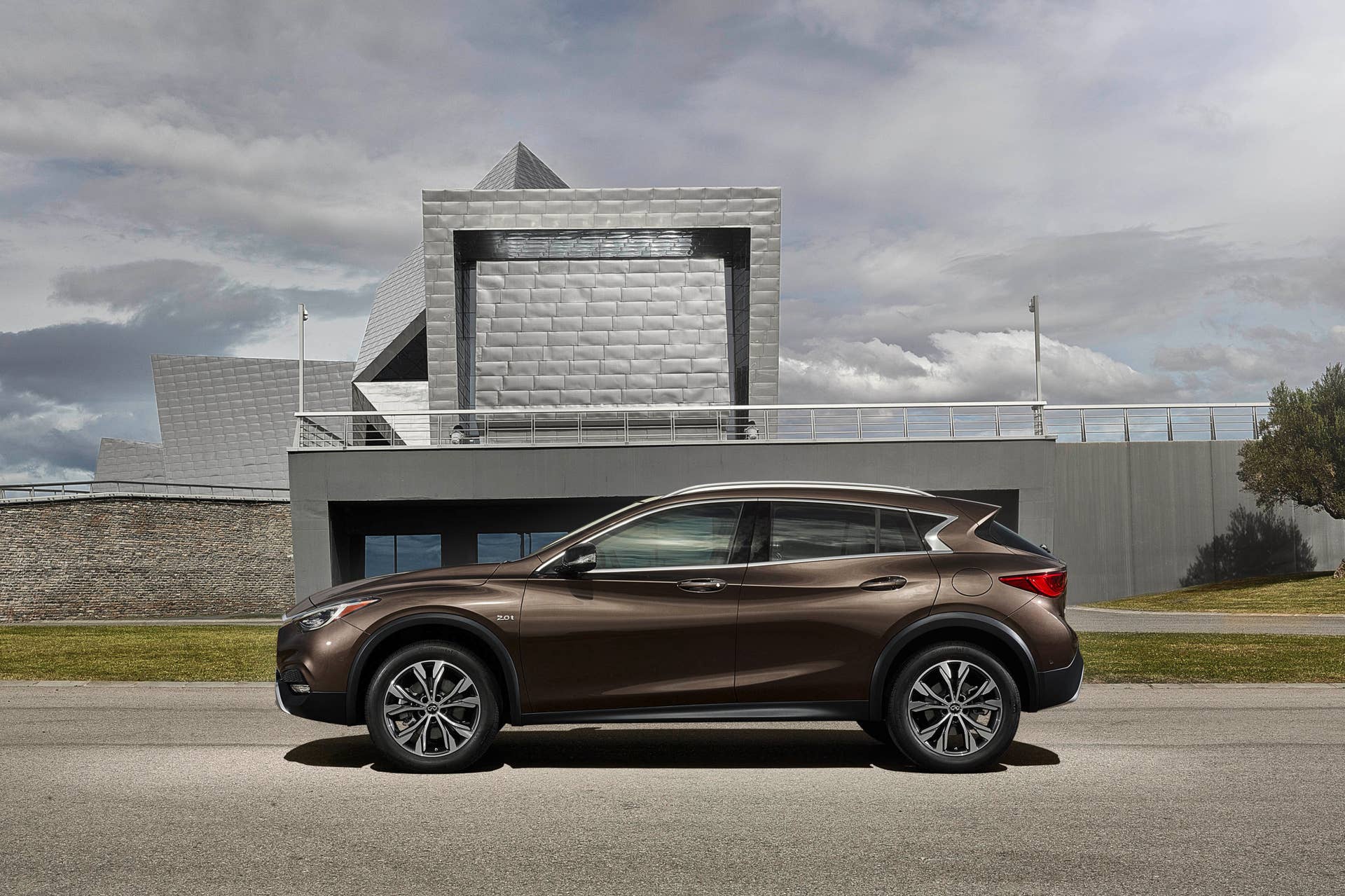 2017 Infiniti QX30 profile