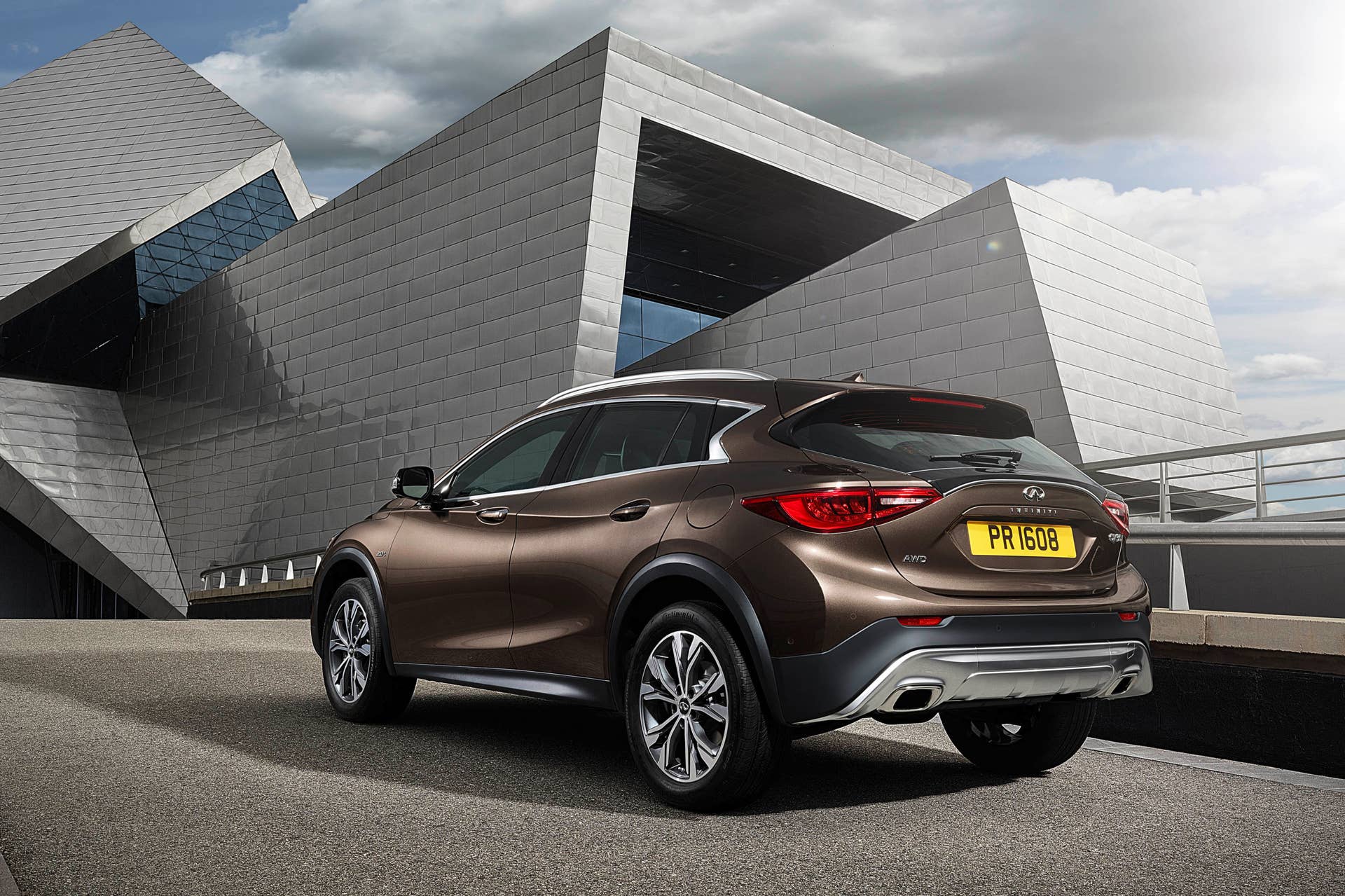 2017 Infiniti QX30 rear 3/4