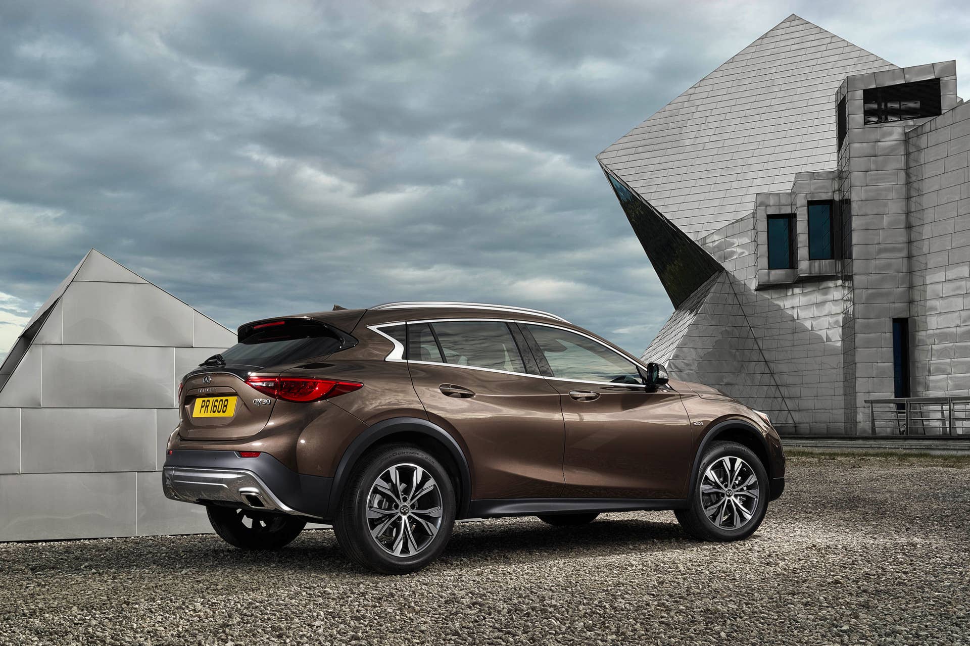 2017 Infiniti QX30 rear 3/4 static