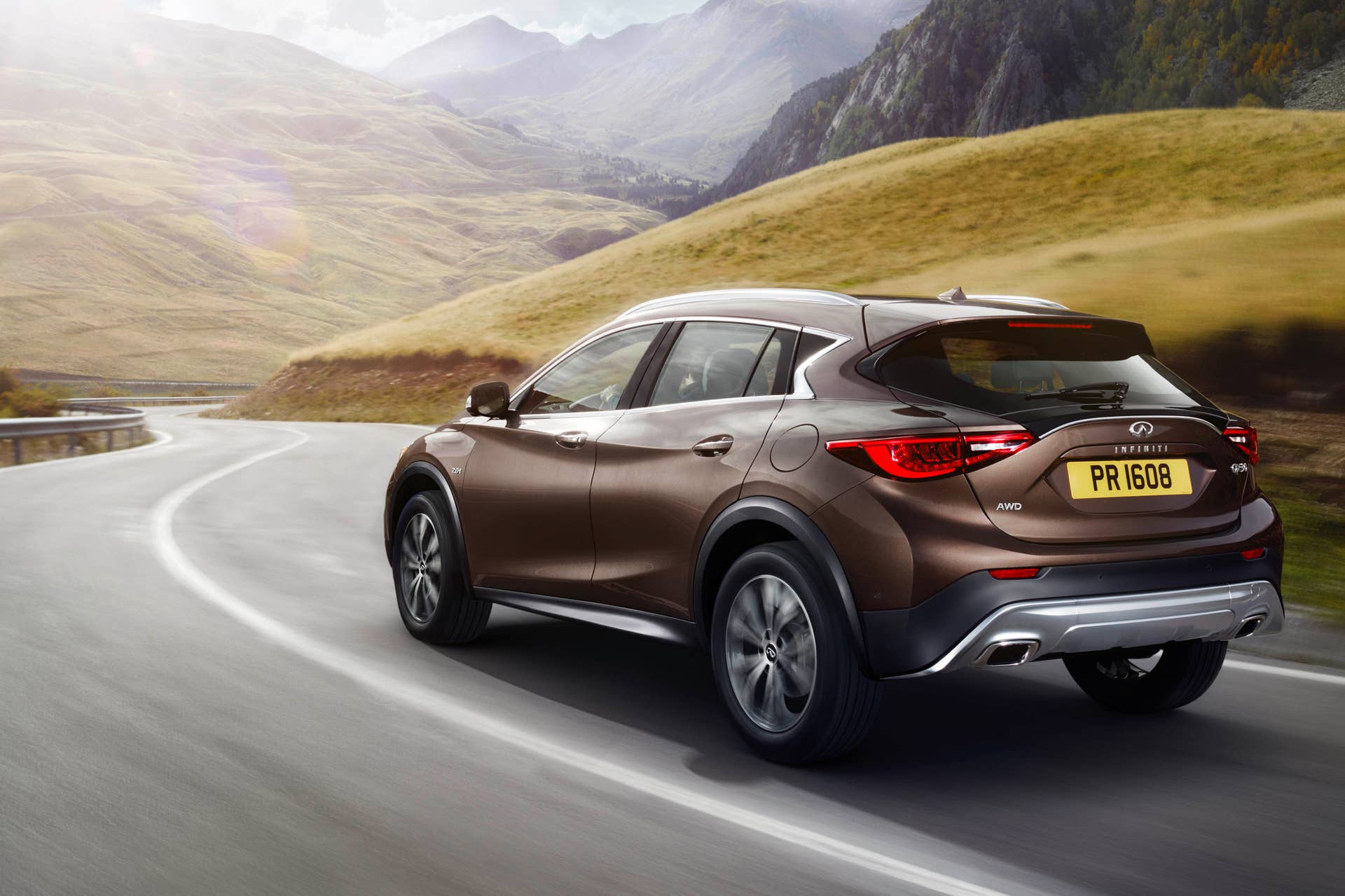 2017 Infiniti QX30 rear 3/4 motion