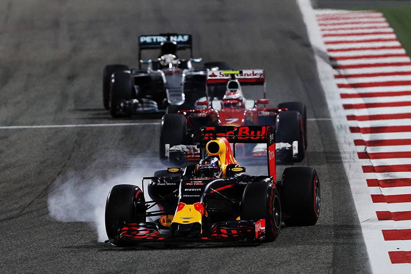 Daniel Ricciardo locks a wheel during the 2016 Bahrain Grand Prix.