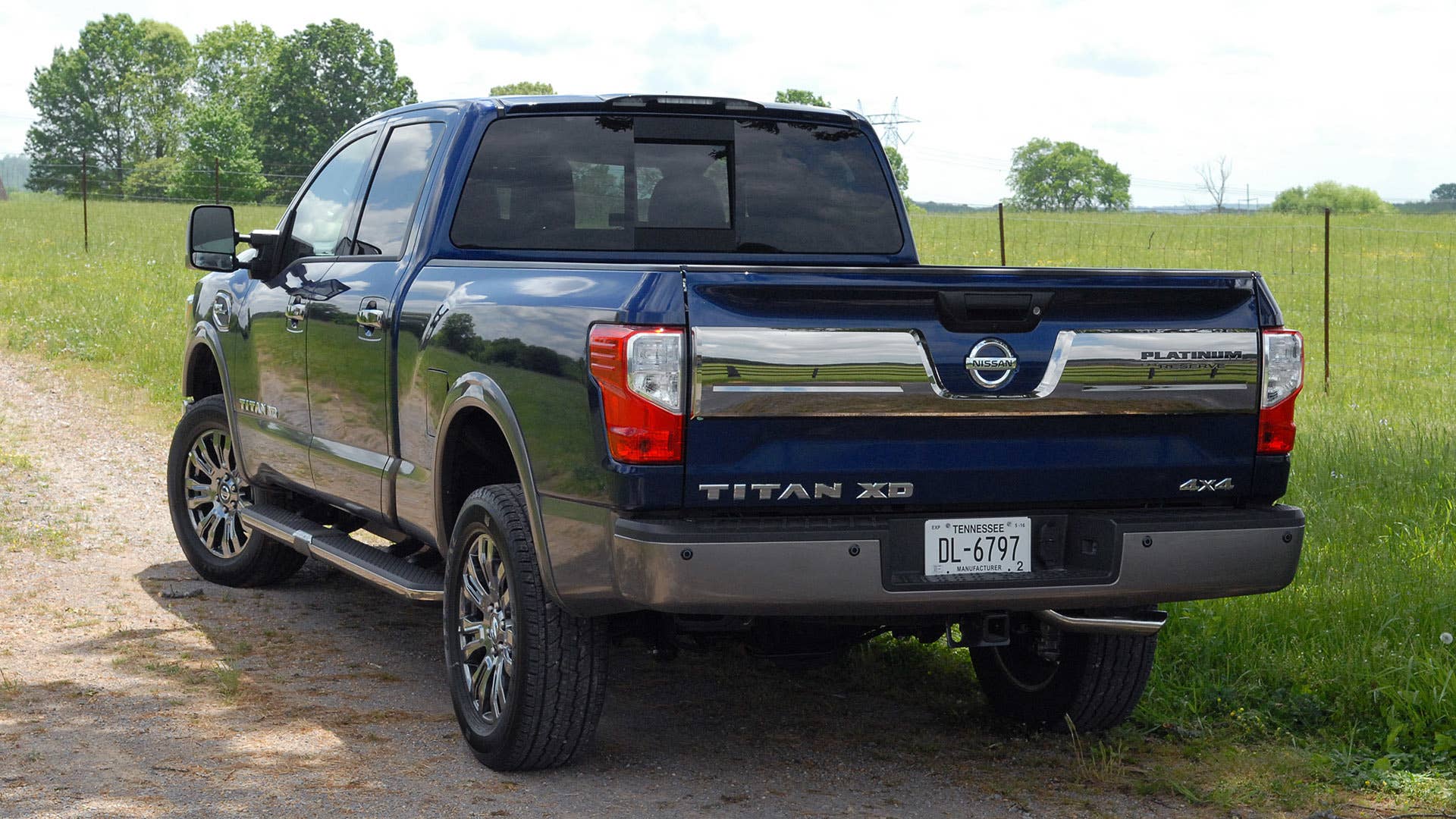 2016 Nissan Titan XD 5.6 V8 rear 3/4 view