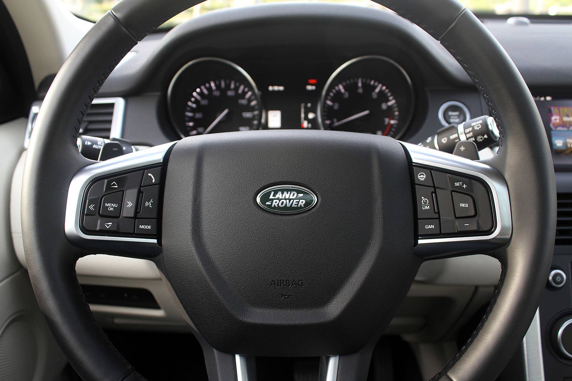 2015 Land Rover Discovery Sport steering wheel