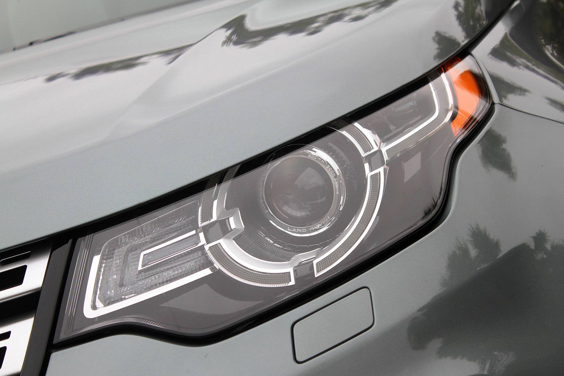 2015 Land Rover Discovery Sport headlight
