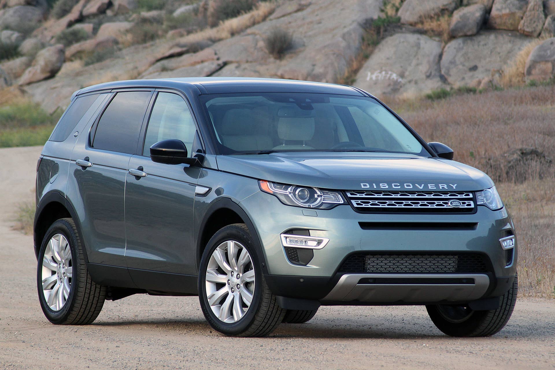2015 Land Rover Discovery Sport front 3/4 view