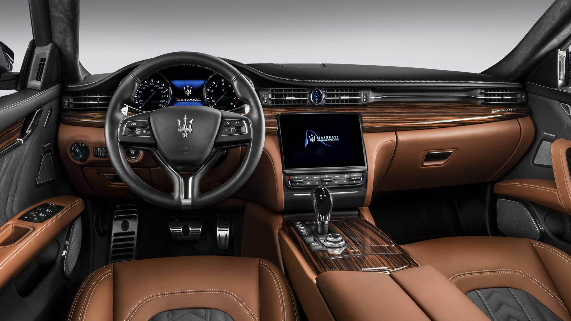 2017 Maserati Quattroporte GranLusso interior dashboard