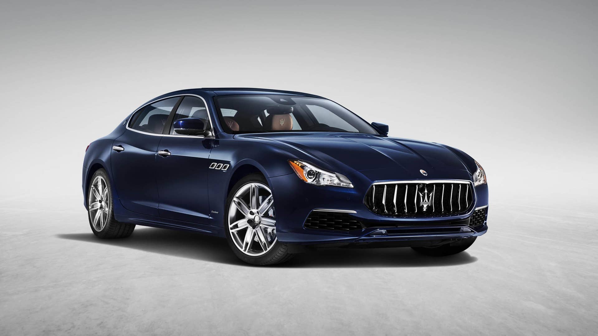 2017 Maserati Quattroporte blue front 3/4