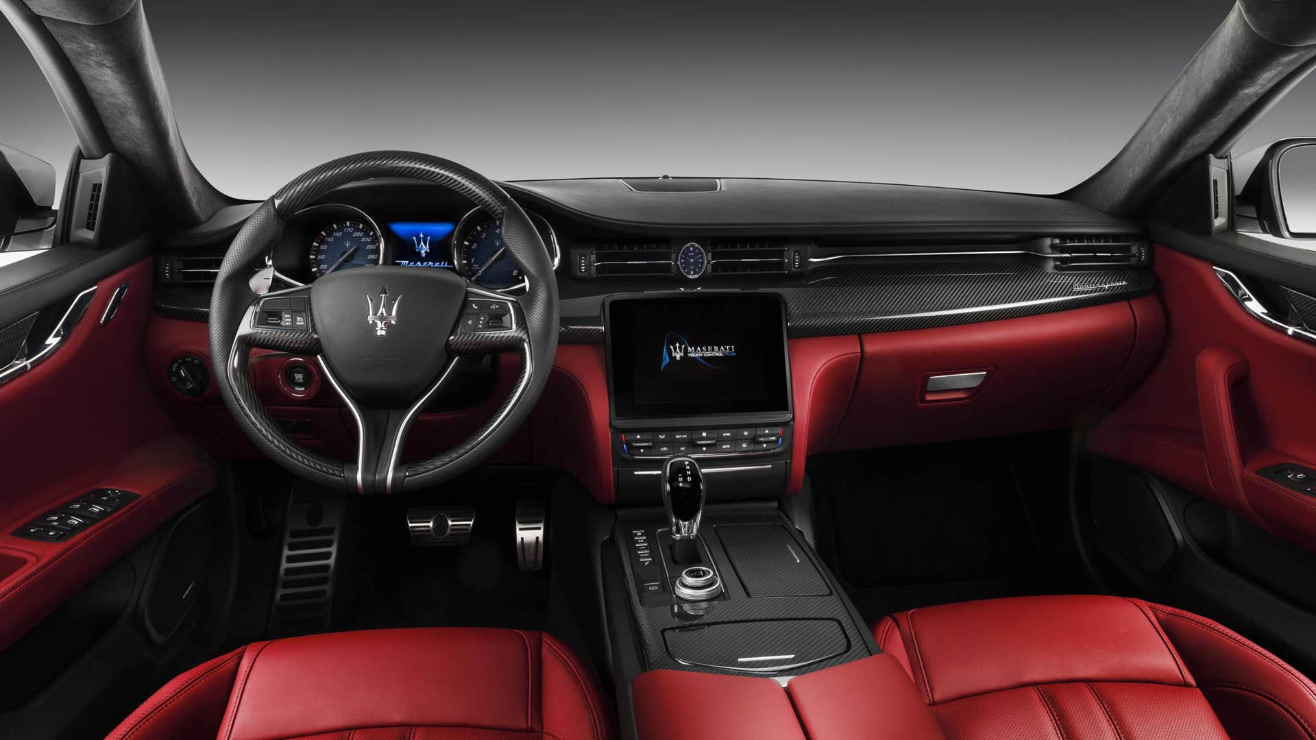 2017 Maserati Quattroporte GranSport interior dashboard