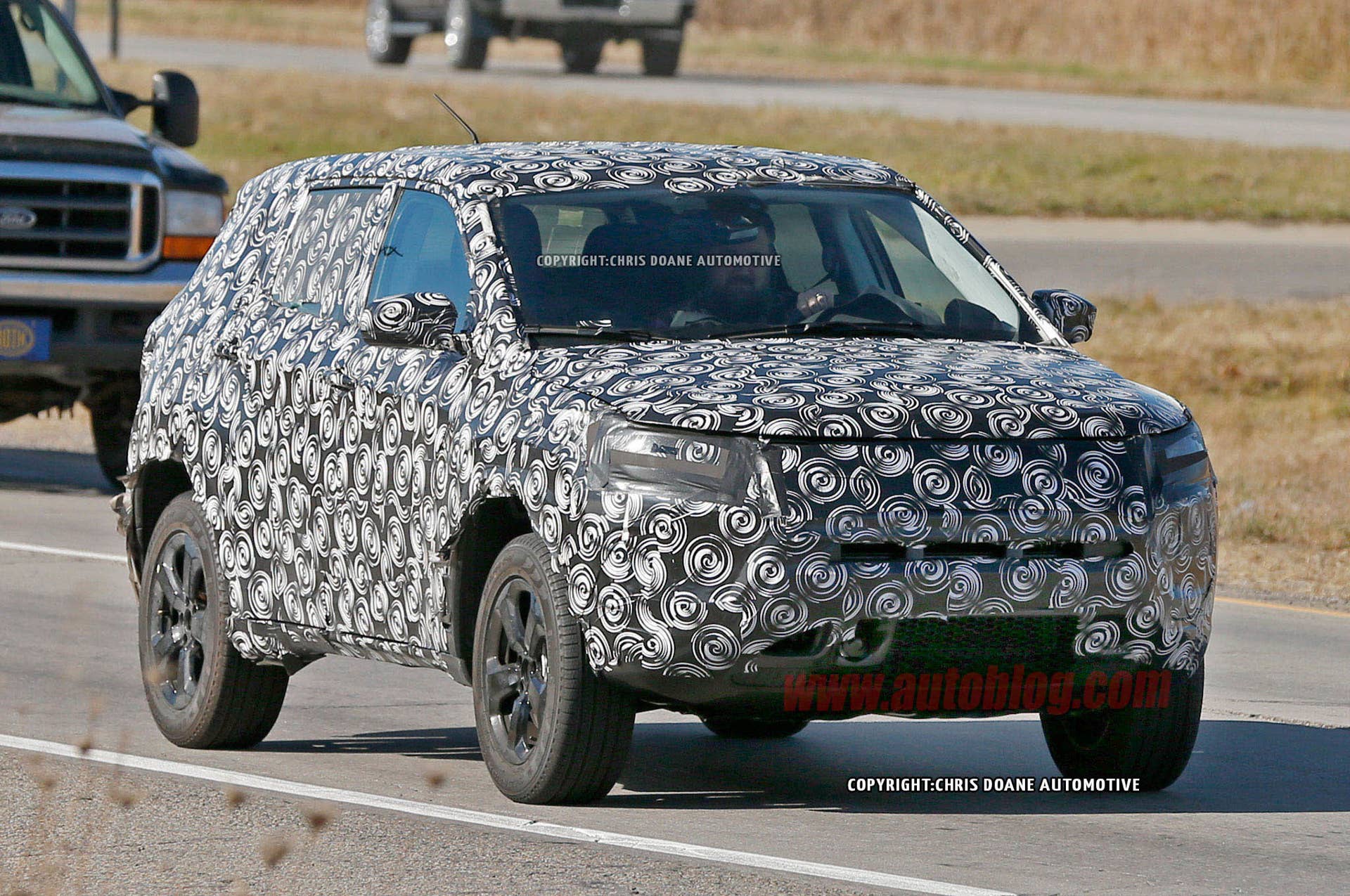 Jeep compact crossover spied front 3/4