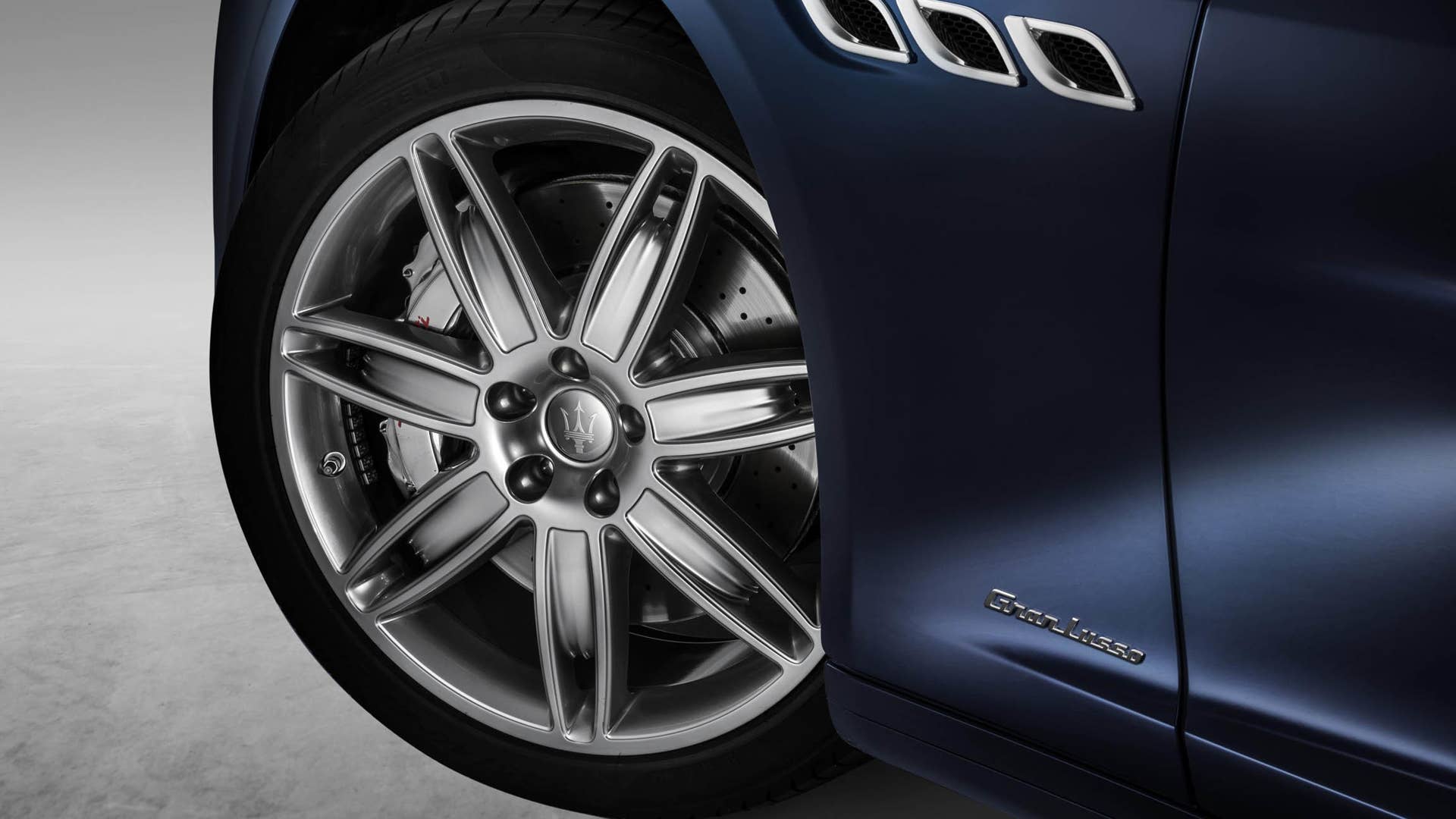 2017 Maserati Quattroporte blue wheel