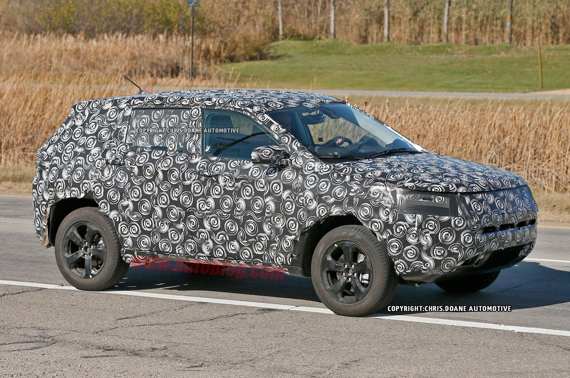 2017 Jeep Compass Patriot spied front 3/4