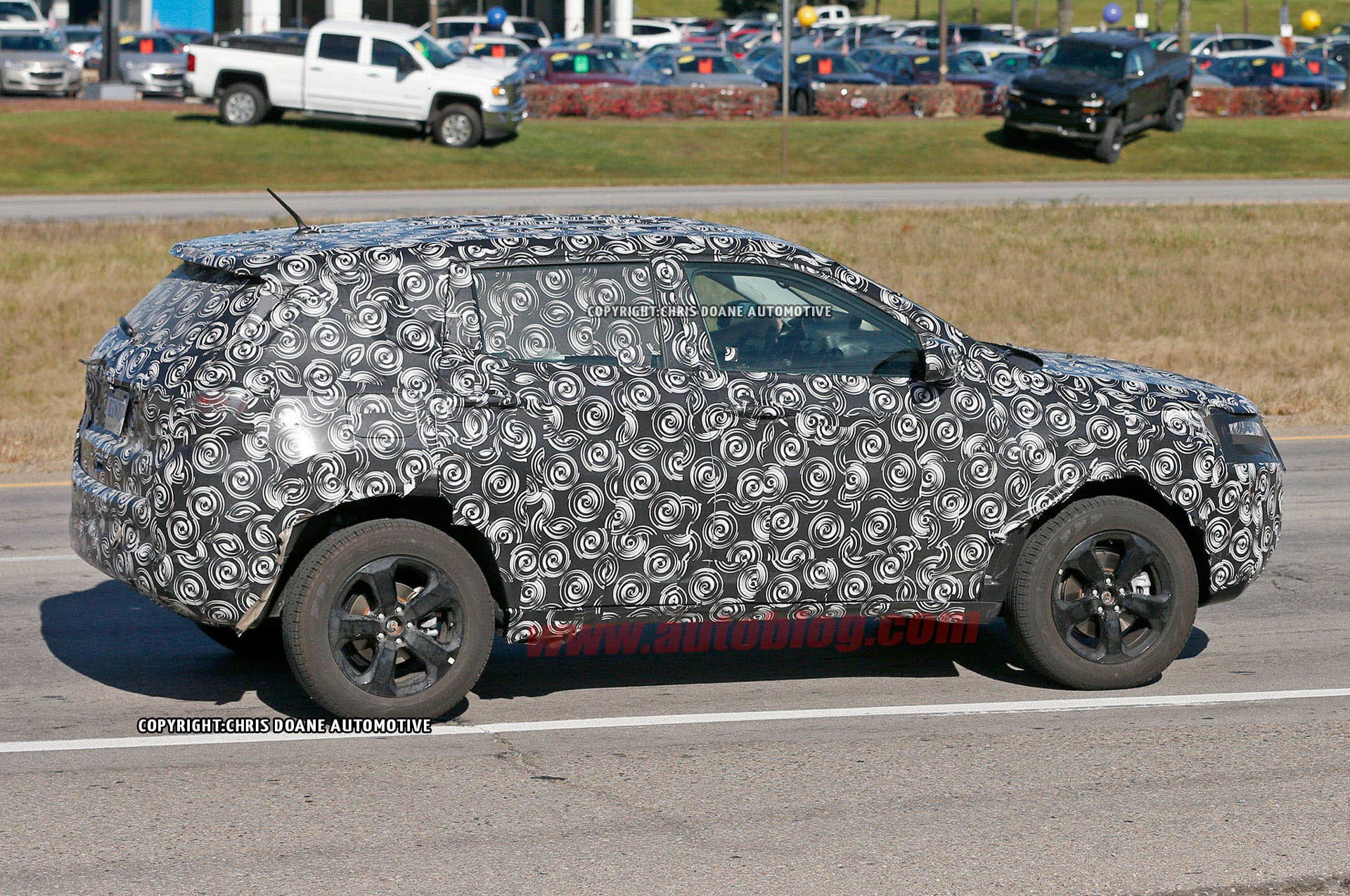 2017 Jeep Compass Patriot spied rear 3/4