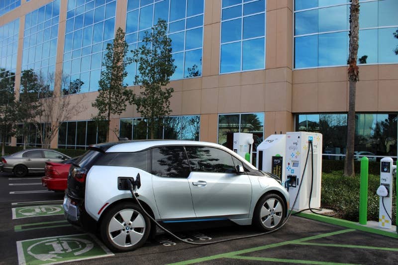 EVgo and BMW partner to bring ChargeNow DC Fast electric vehicle charging program to 25 cities nationwide. EVgo Network will have more than 600 50 kW DC Fast Combo chargers in next 2 years. BMW i3 drivers get 2 years free charging with the purchase of their vehicle (PRNewsFoto/EVgo)