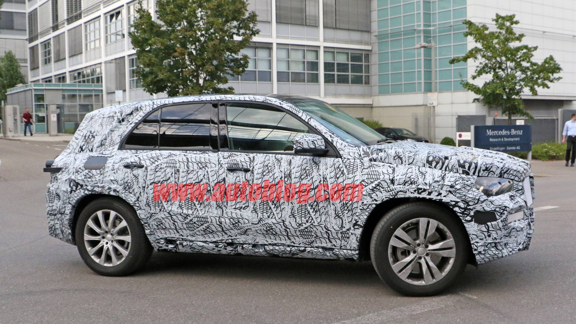 2018 mercedes benz gle spy photo side
