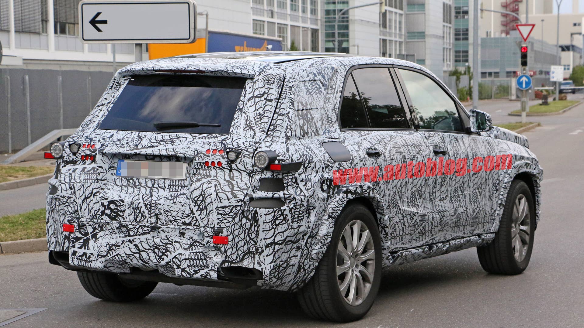 2018 mercedes benz gle spy photo rear suv tailgate