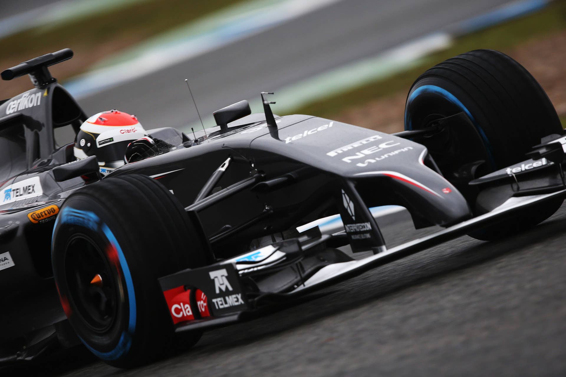 JEREZ DE LA FRONTERA, SPAIN - JANUARY 31:  Adrian Sutil of Germany and Sauber F1 drives during day four of Formula One Winter Testing at the Circuito de Jerez on January 31, 2014 in Jerez de la Frontera, Spain.  (Photo by Mark Thompson/Getty Images)