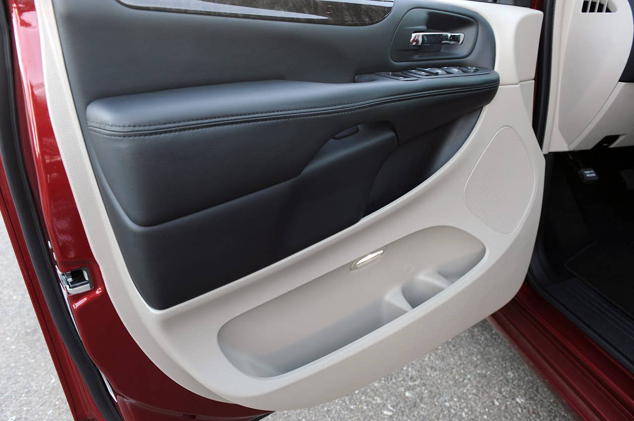 2011 Dodge Grand Caravan door panel