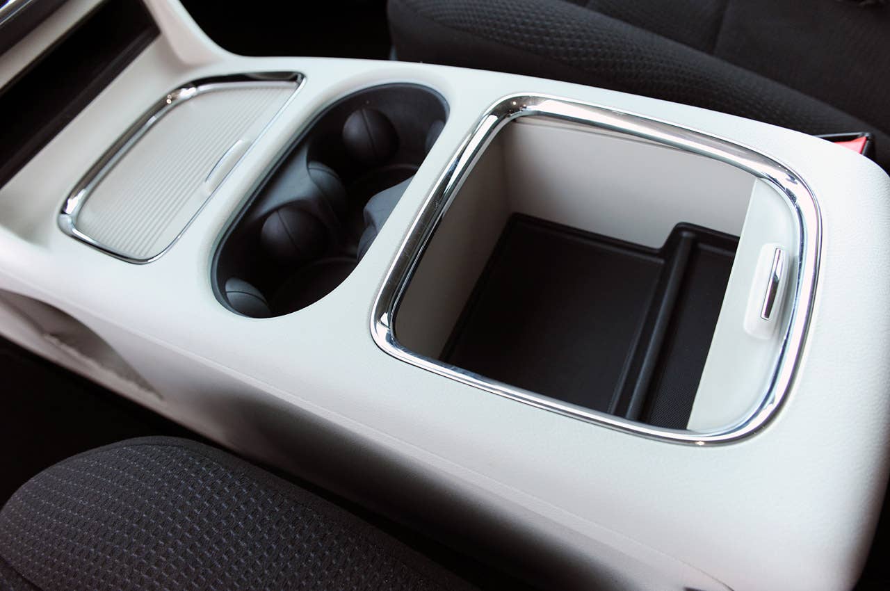 2011 Dodge Grand Caravan center console